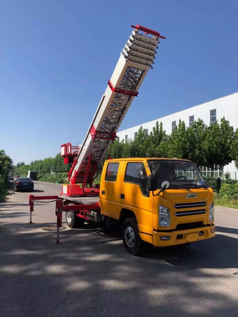 马鞍山博望附近的云梯车出租服务：轻松解决高空作业需求